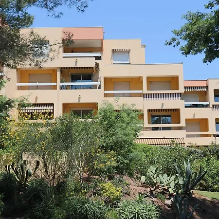 St Raphael : Studio 50m Plage 4 Personnes Terrasse