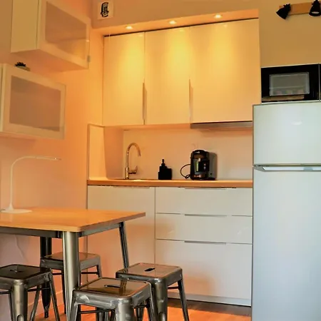 St Raphael : Studio 50m Plage 4 Personnes Terrasse Apartmán