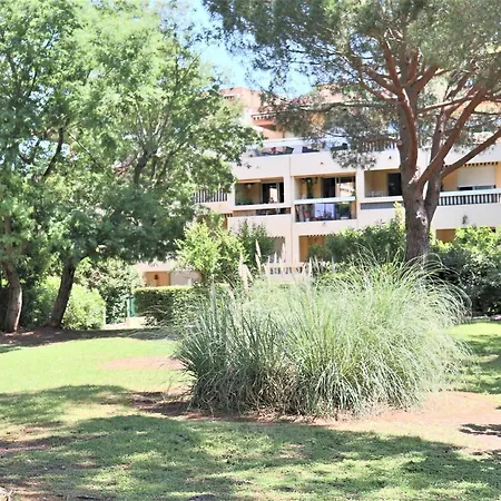 St Raphael : Studio 50m Plage 4 Personnes Terrasse